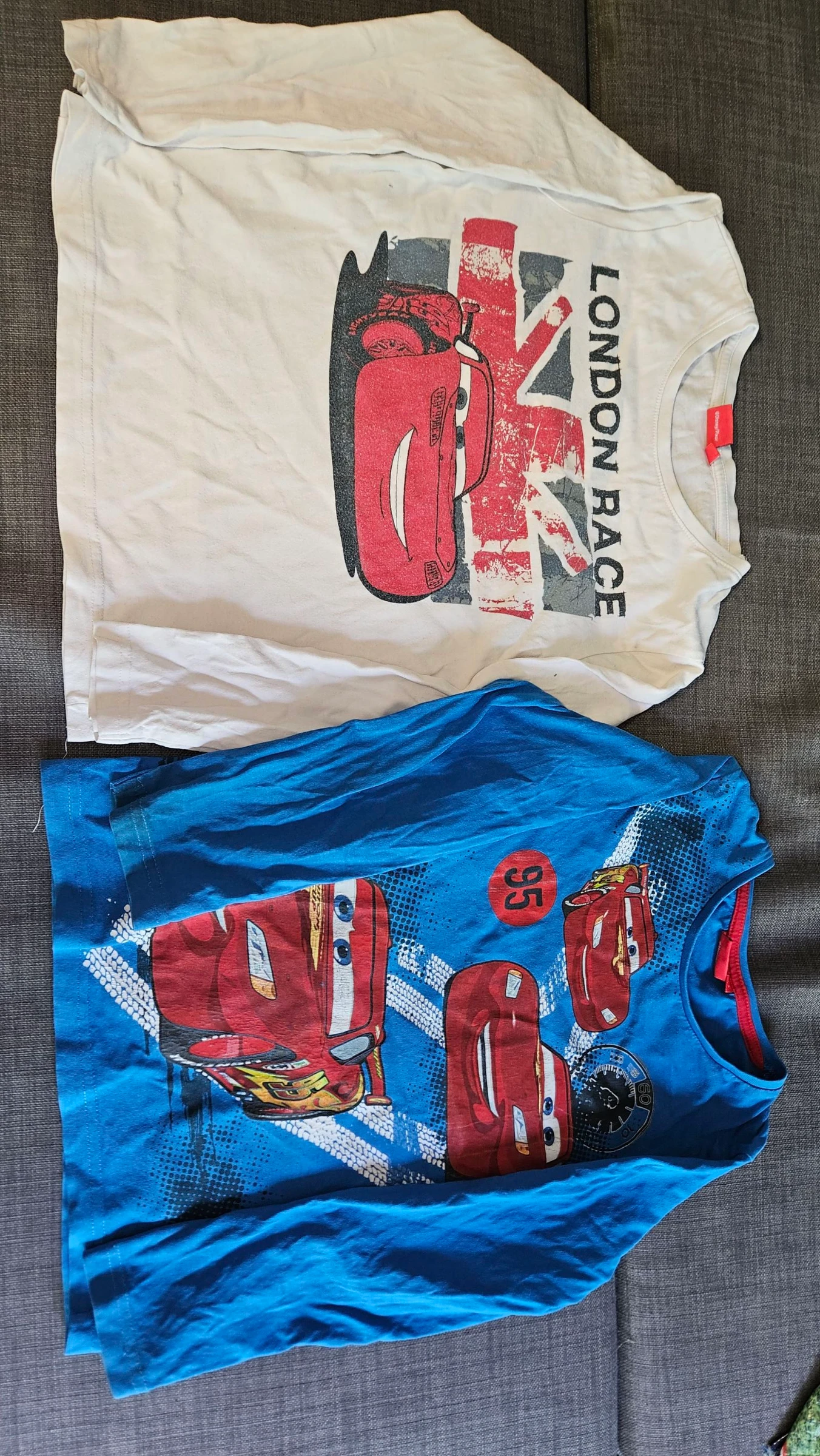 Lot Tee-shirt cars 8 ans en bon état